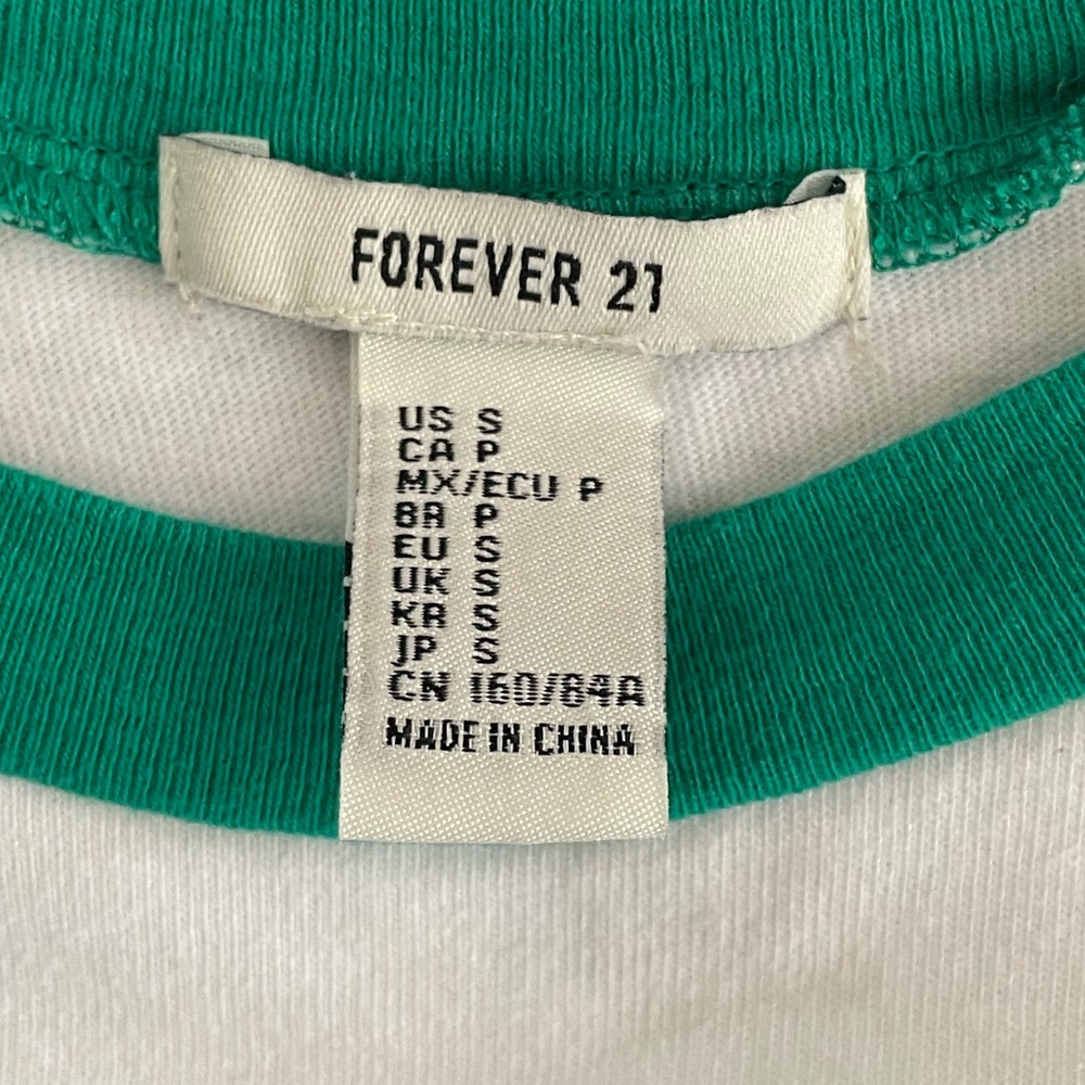 Forever 21 Y2K
Color block sweat shirt
Size Small
“Legit”
Y2K. - Picture 4 of 4